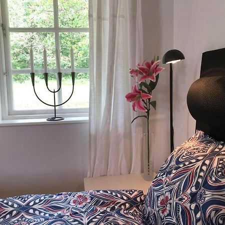 Villa Lilla Huset Med Stor Traedgardstomt Naera Golf Och Hav Trosa Exterior foto