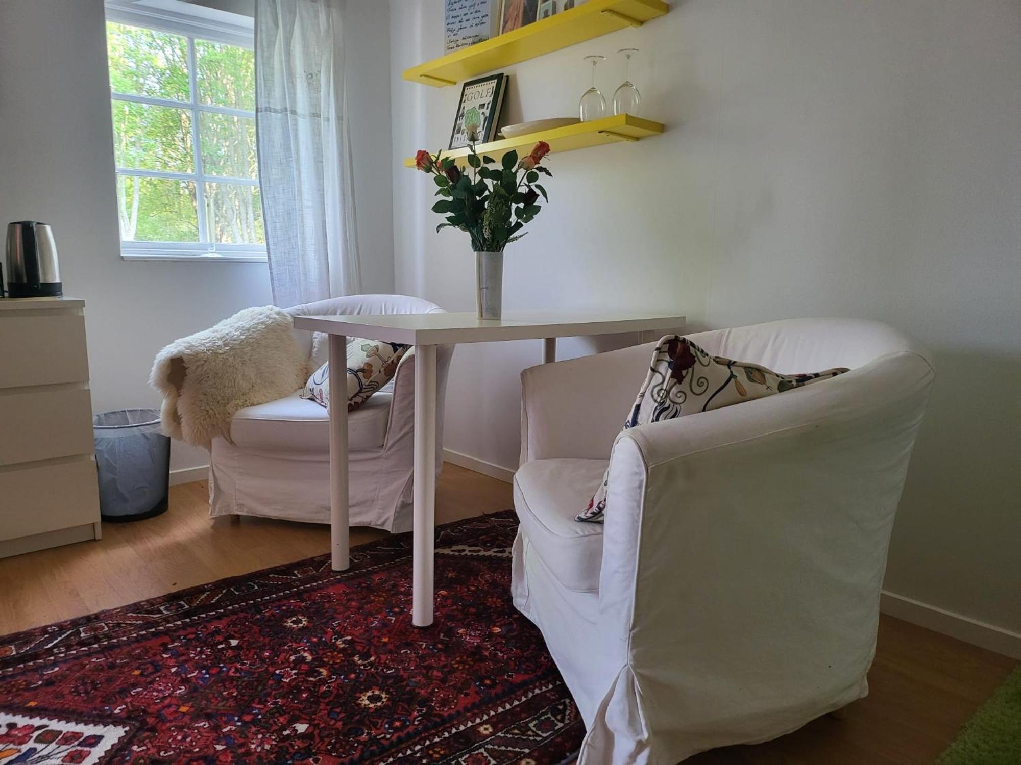 Villa Lilla Huset Med Stor Traedgardstomt Naera Golf Och Hav Trosa Exterior foto
