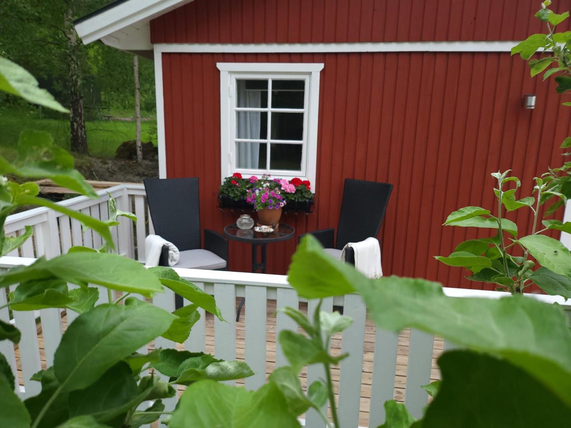 Villa Lilla Huset Med Stor Traedgardstomt Naera Golf Och Hav Trosa Exterior foto