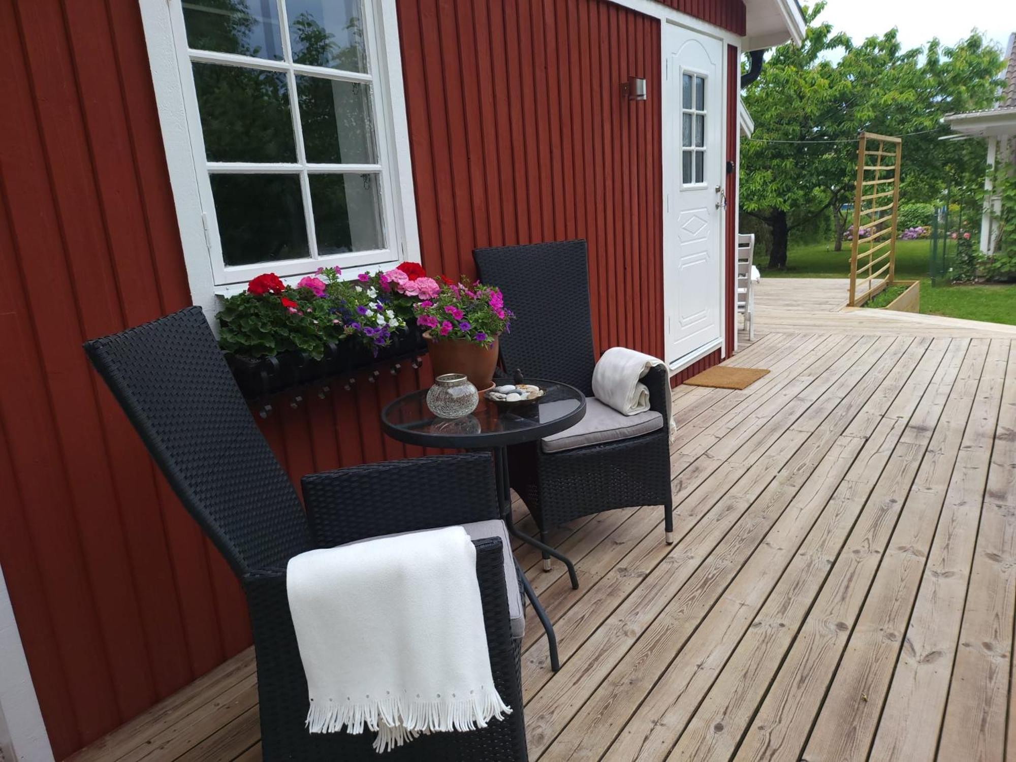 Villa Lilla Huset Med Stor Traedgardstomt Naera Golf Och Hav Trosa Exterior foto