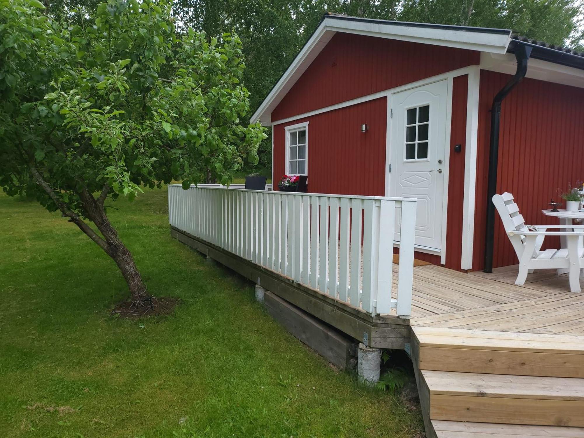 Villa Lilla Huset Med Stor Traedgardstomt Naera Golf Och Hav Trosa Exterior foto
